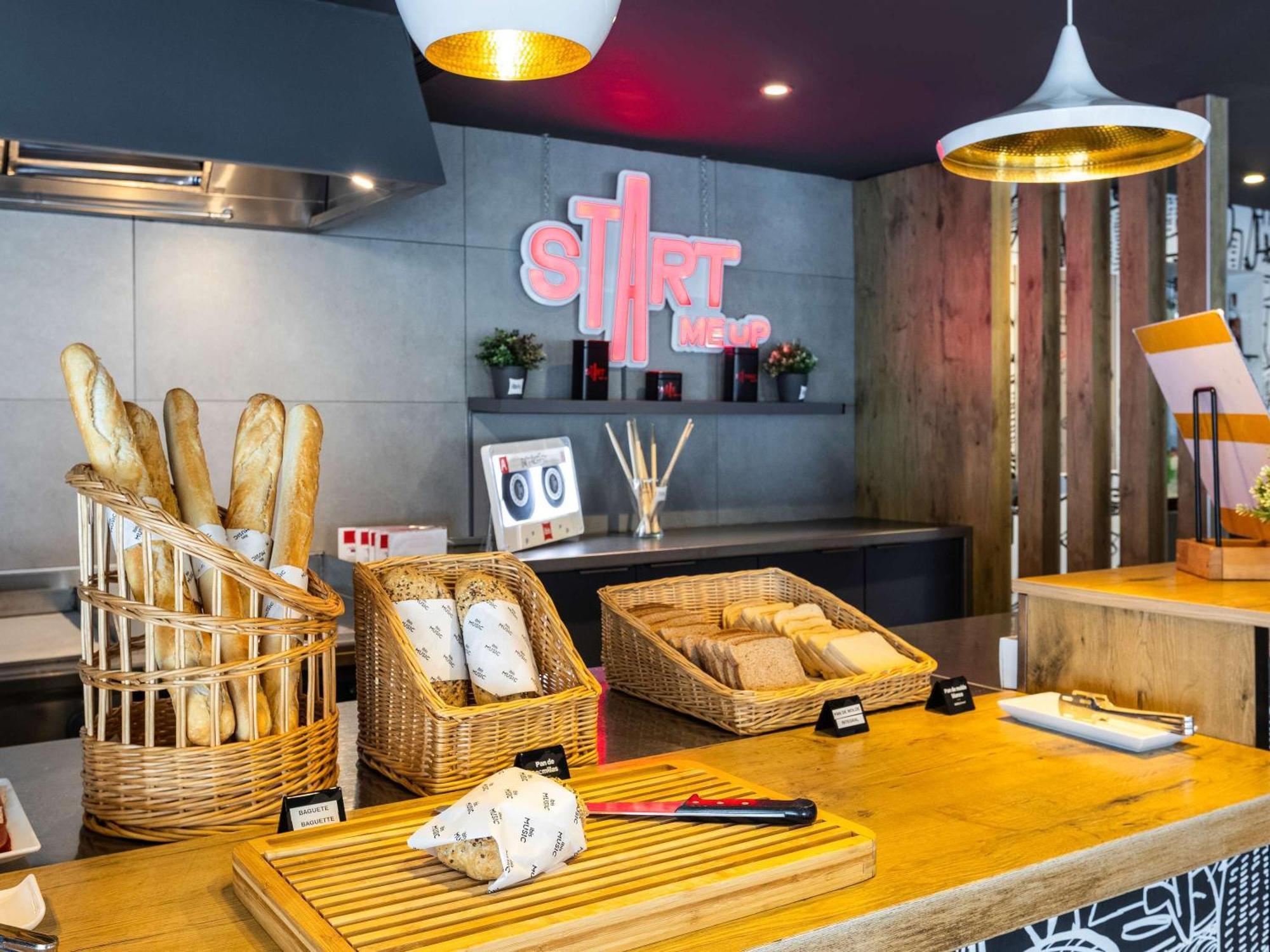 Ibis Bilbao Barakaldo Hotel Екстериор снимка